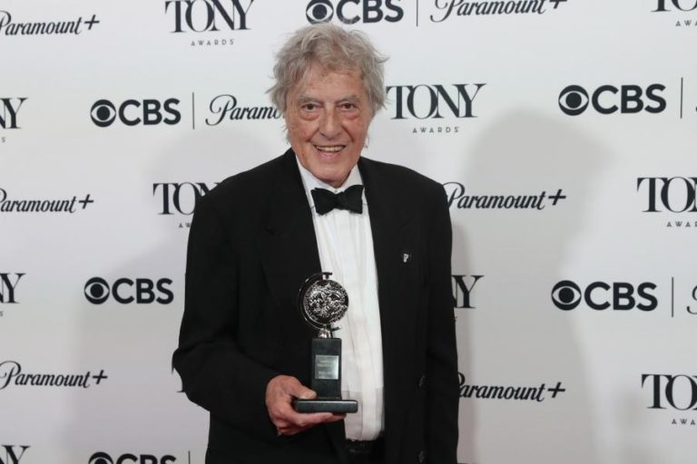 Dramaturgo britânico Tom Stoppard morreu aos 88 anos