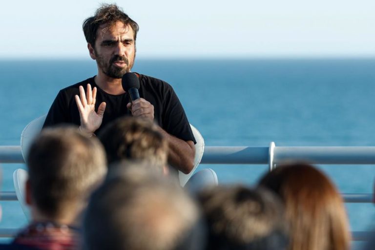 Vhils integra exposição que é inaugurada este mês nas Pirâmides de Gizé