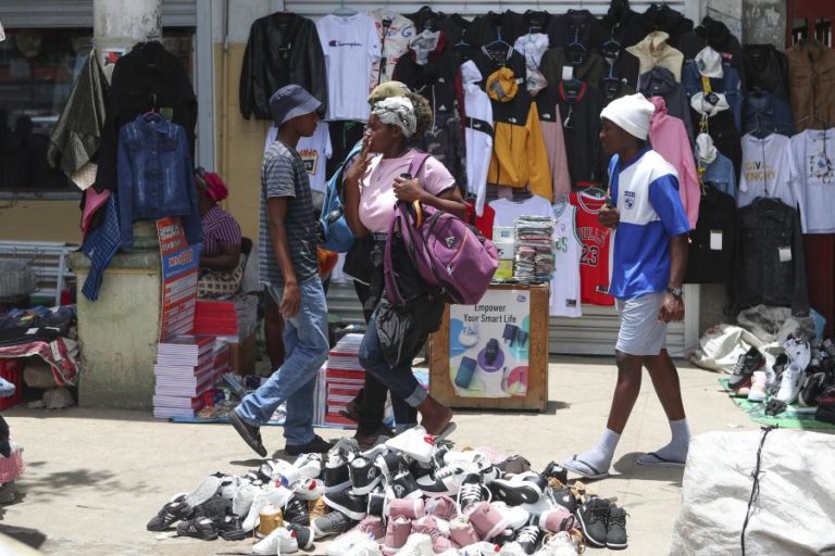 Governo moçambicano espera inversão de contração económica no terceiro trimestre