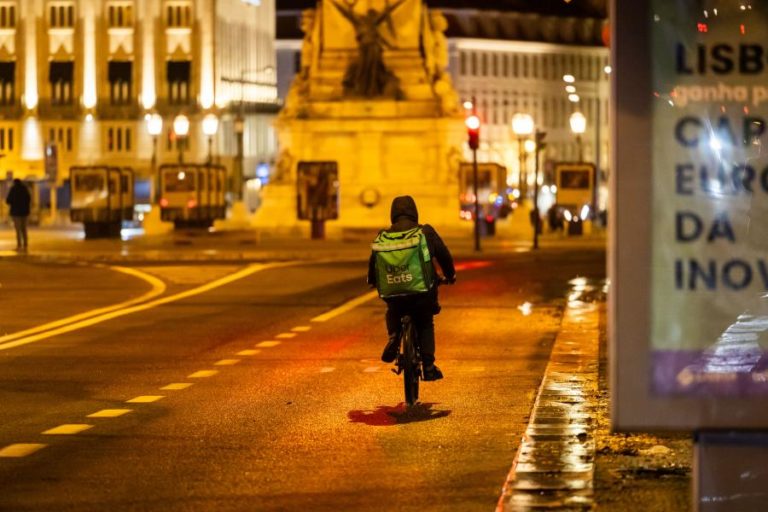 Uber Eats e sindicato com acordo para proteção de trabalhadores das plataformas digitais