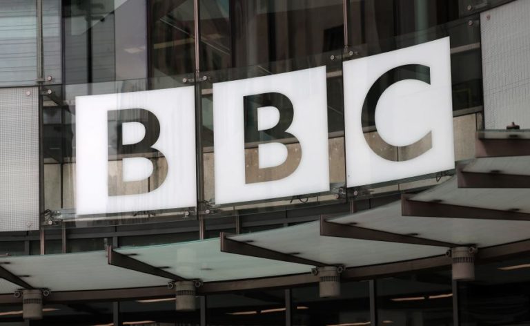Diretor-geral da BBC e CEO da BBC News demitem-se