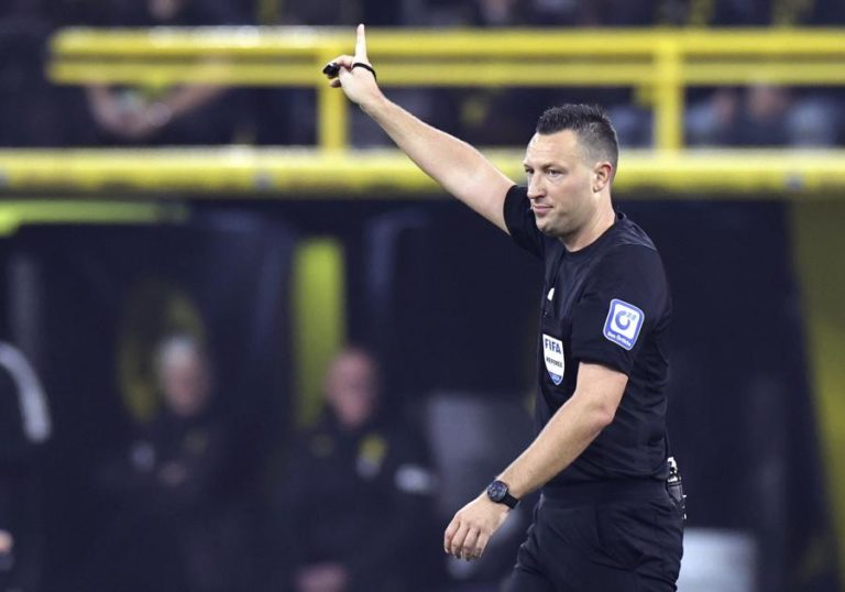 Árbitro alemão Sven Jablonski no Ajax-Benfica para a Liga dos Campeões