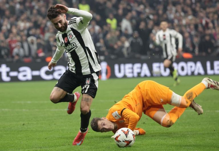 Agente esclarece que Rafa quer deixar o Besiktas e rejeita terminar a carreira