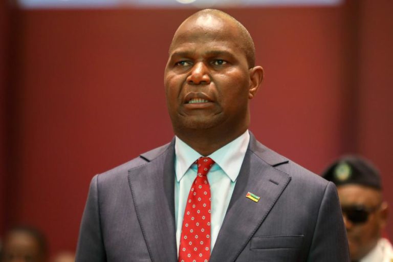 PR pede aliança nacional com empresários num Moçambique que se reergue da destruição