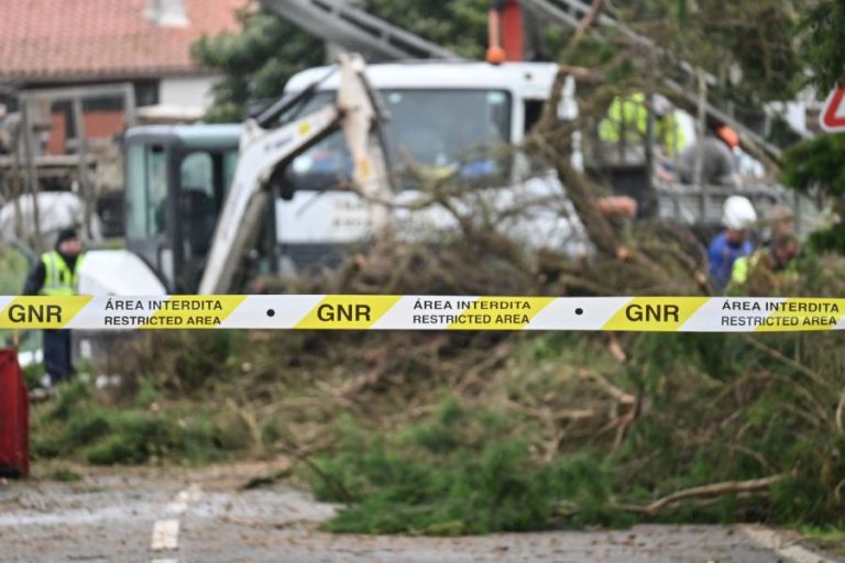 Continente e Madeira sob avisos devido à chuva, vento e ondulação