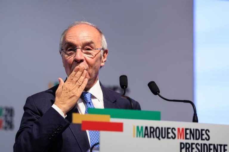 Marques Mendes acusa Gouveia e Melo de dizer disparates e de precipitações polémicas