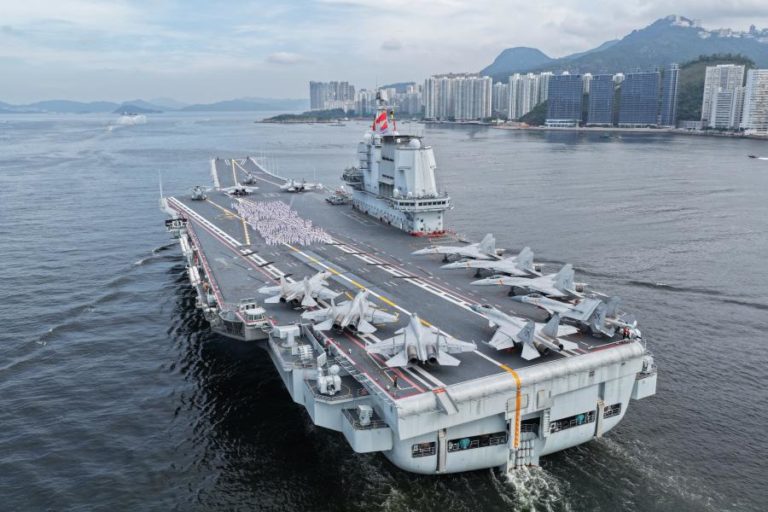 Marinha da China coloca ao serviço terceiro porta-aviões