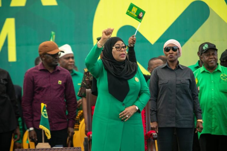 Presidente de Tanzânia empossada apesar da violência eleitoral