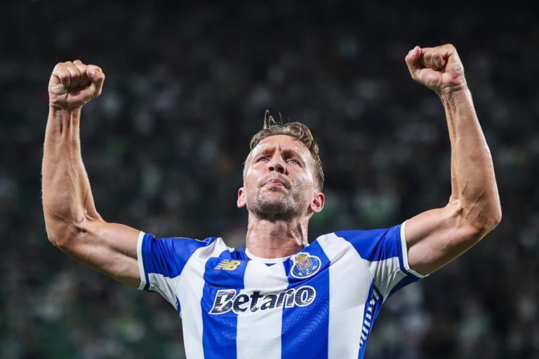 Luuk de Jong e Borja Sainz reintegrados nos treinos com o plantel do FC Porto