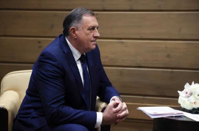 Tribunal Constitucional bósnio rejeita recursos de líder sérvio Dodik a pena de prisão