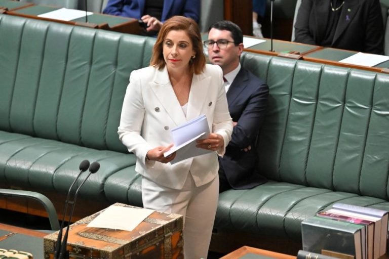 Austrália adiciona Reddit e Kick à lista de redes proibidas a menores de 16 anos