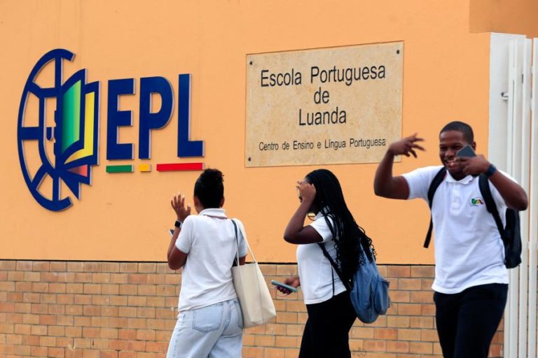 Docentes da Escola Portuguesa de Luanda à espera de resposta do Governo avançam com greve