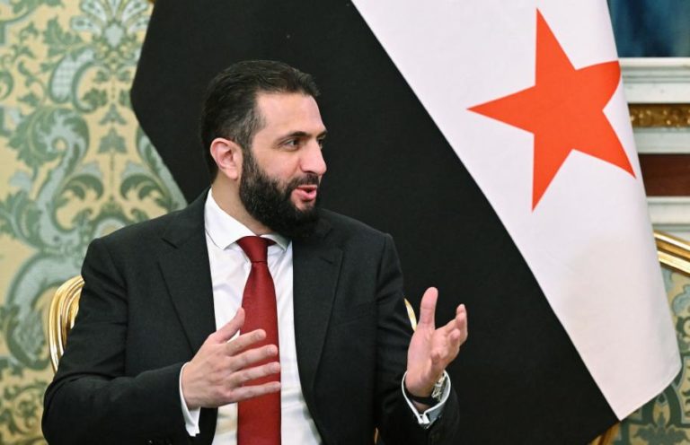 ONU aprova levantamento de sanções contra Presidente de transição sírio