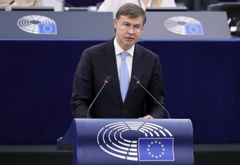 Comissão Europeia destaca situação orçamental estável e crescimento robusto em Portugal