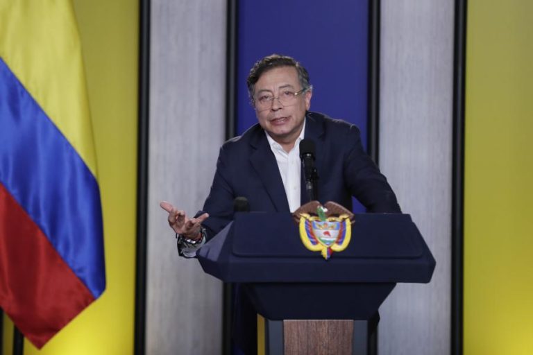 Presidente colombiano alerta para contradição entre projeto democrático e mundo atual
