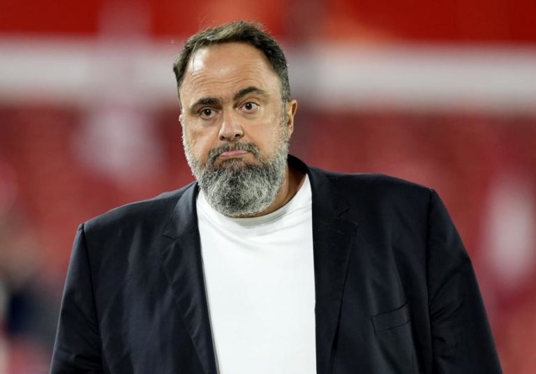 Crystal Palace acusado de utilizar faixa provocadora contra Marinakis