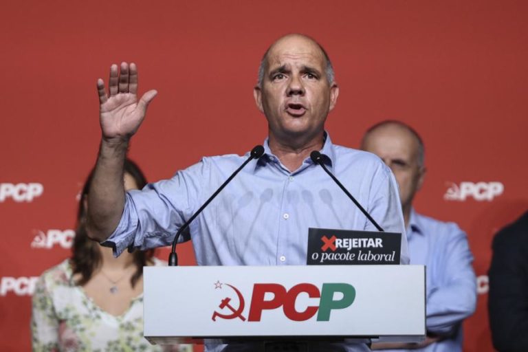 Raimundo pede a Luís Montenegro que reaja à precariedade do pacote laboral