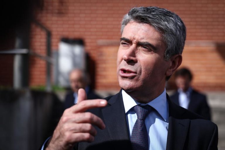 Carneiro pede a Montenegro que intervenha em relação a estudantes vindos da Ucrânia