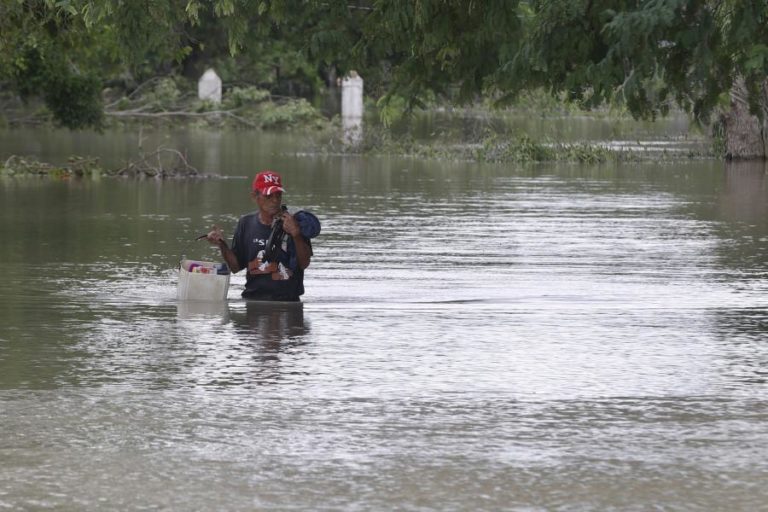 Cerca de 120 mil pessoas permanecem desalojadas em Cuba após passagem de furacão