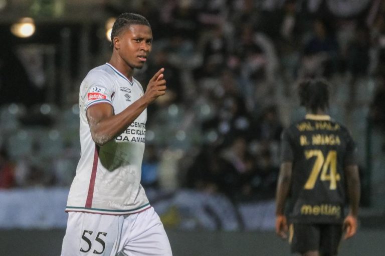 Estrela da Amadora volta a vencer com ‘hat-trick’ de Lopes Cabral