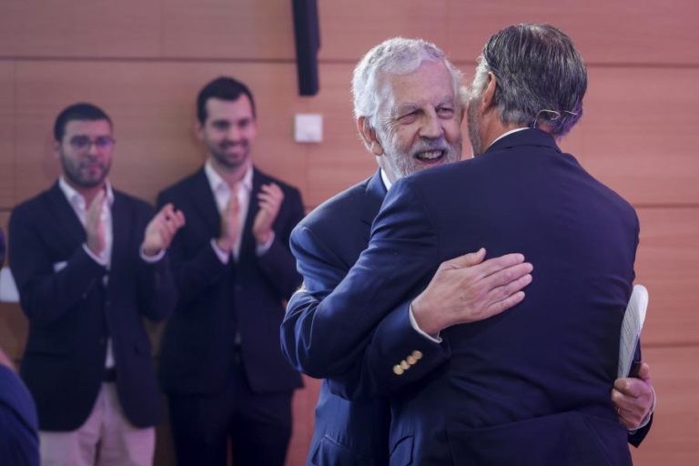 Júdice apela ao voto “porque sim” em Cotrim e diz que “jogo está totalmente aberto”