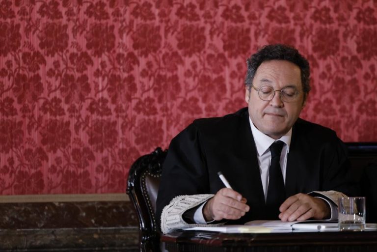 Procurador-geral de Espanha declara inocência no arranque de julgamento inédito