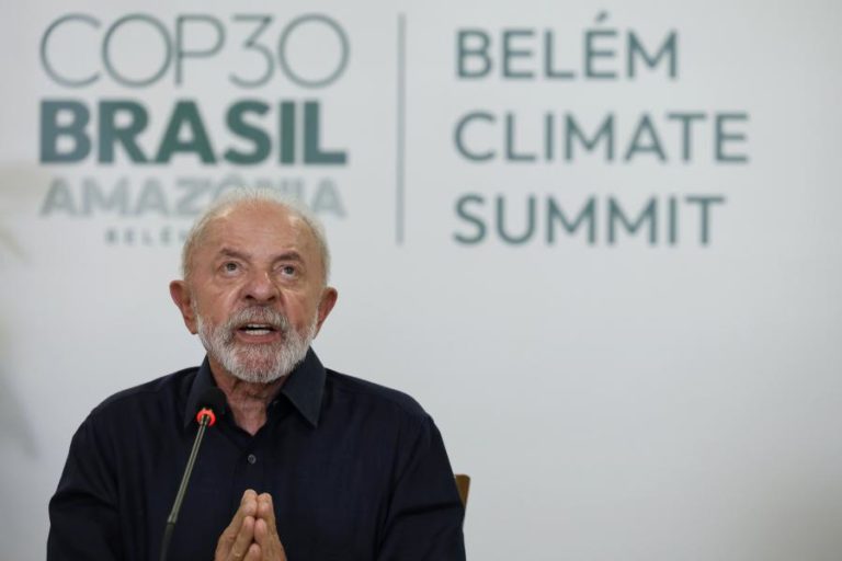Lula diz que vai recandidatar-se para que “nunca mais” a extrema-direita governe o Brasil