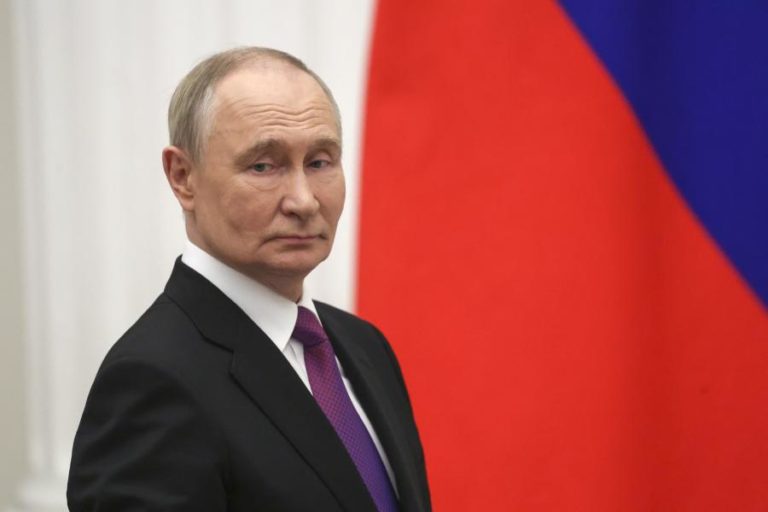 Putin promulga lei que prevê convocatória militar durante todo o ano