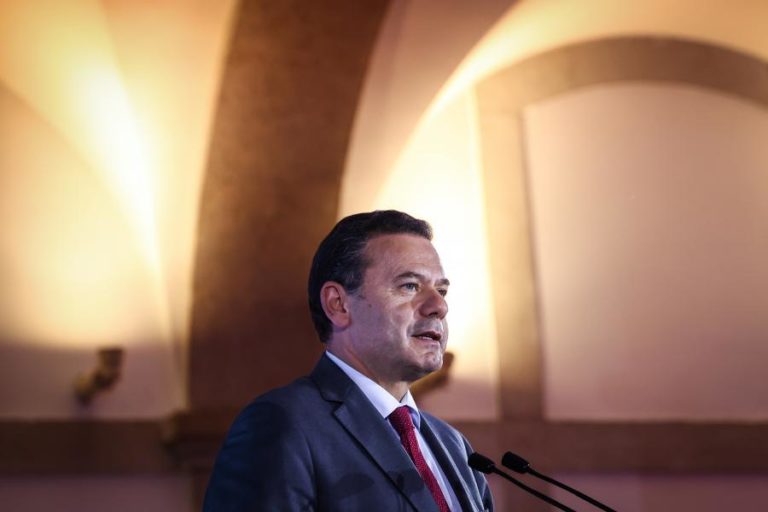 Montenegro tranquiliza Lula sobre imigrantes brasileiros em Portugal