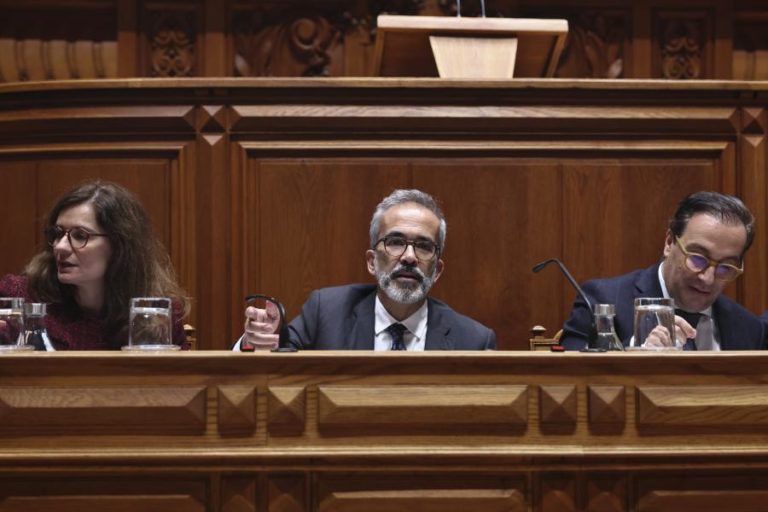 MNE diz que Portugal tem de aceitar políticas de alguns países no recrutamento para consulados