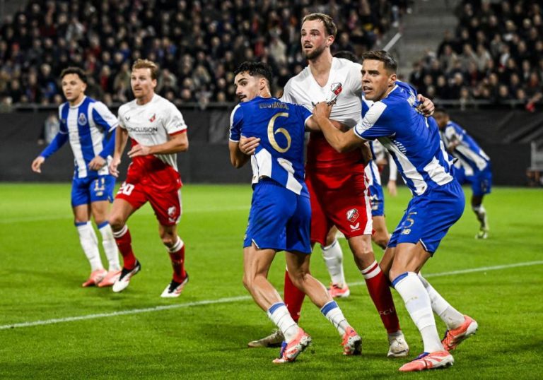 LE: FC Porto empata em Utrecht após praticamente meia hora com mais um jogador