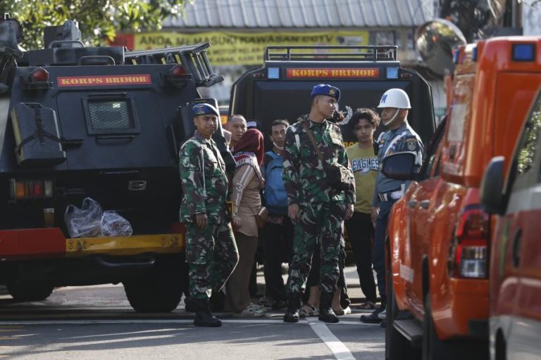 Pelo menos 54 feridos em explosão perto de escola em Jacarta