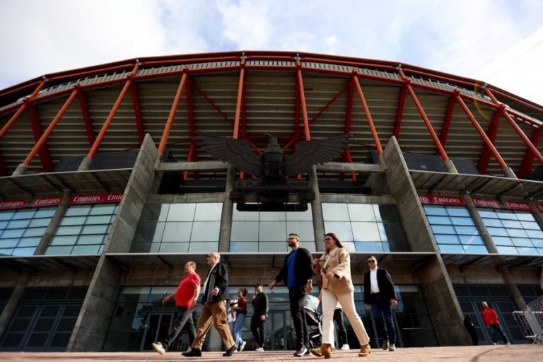 Urnas fechadas com novo recorde mundial de 93.081 votantes nas eleições do Benfica