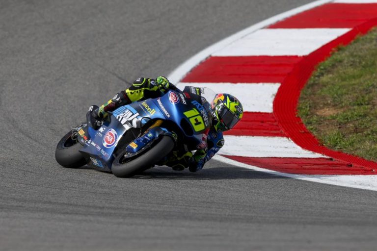 Diogo Moreira vence em Moto2 e fica a um ponto do título