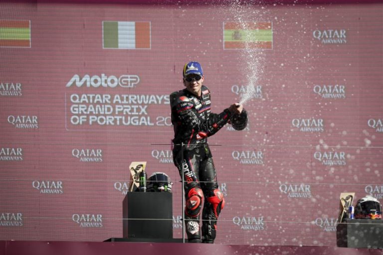 Marco Bezzecchi vence MotoGP em Portimão e Oliveira é 14.º