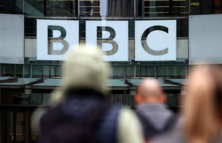 Trump ameaça emissora britânica BBC com ação judicial por edição de discurso