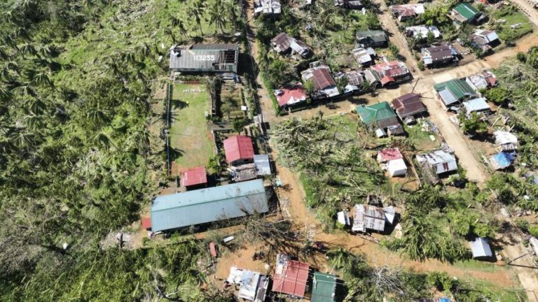 Pelo menos 27 pessoas morreram e 3,6 milhões foram afetadas nas Filipinas por tufão