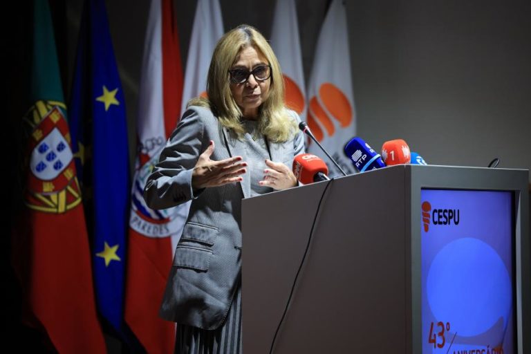 Ministra da Saúde diz que setor não evolui mais porque precisa de reformas