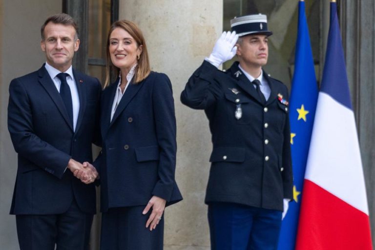 Defesa e migrações em reunião do Presidente francês e da líder do Parlamento Europeu