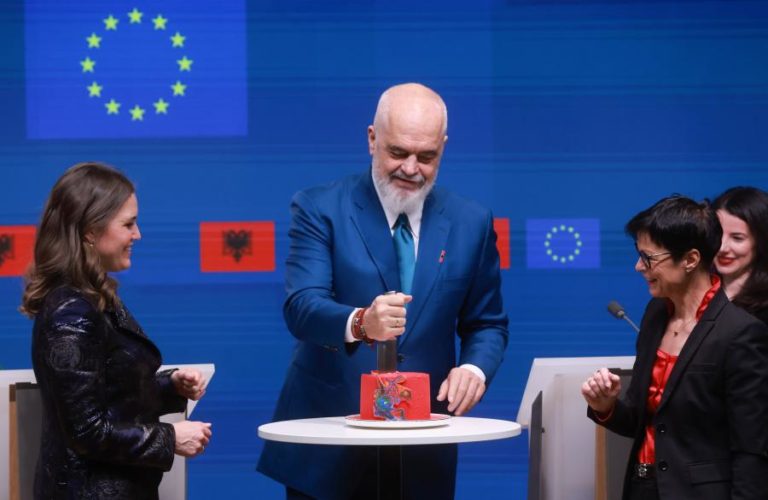 União Europeia abre último capítulo de negociações de adesão com Albânia