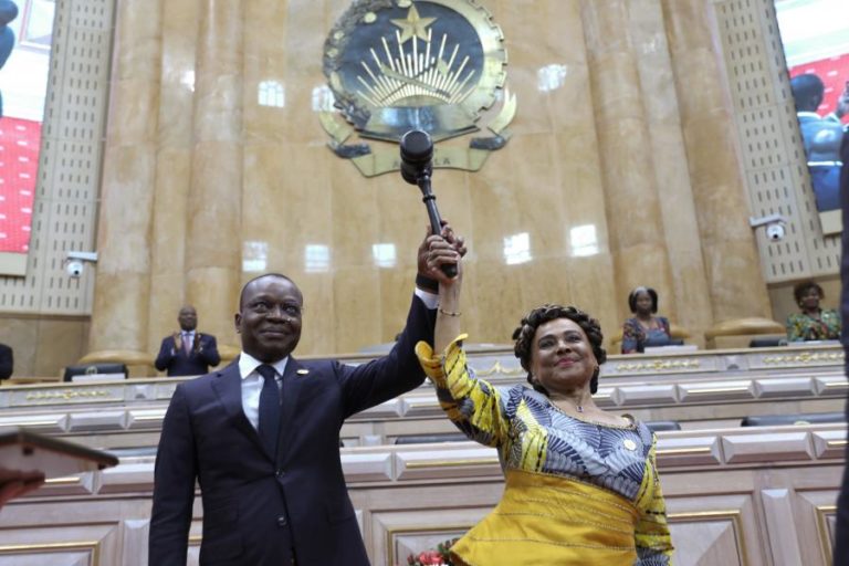 MPLA diz que parlamento angolano será mais forte quando deputados aproximarem posições