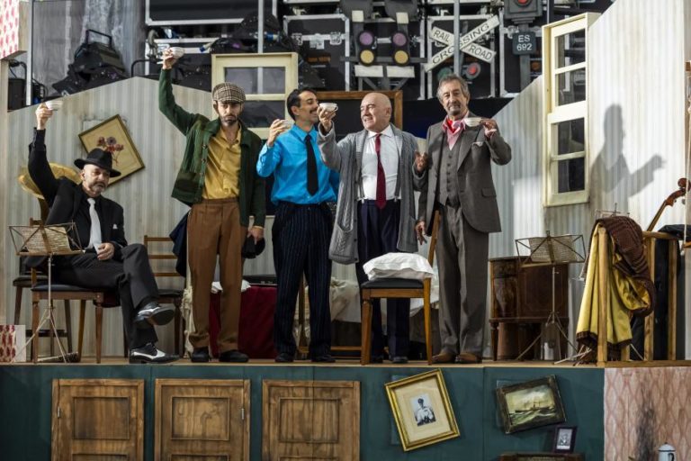 Florbela Queiroz, José Raposo e Carlos Areia protagonizam peça “Um Quinteto de Morte”