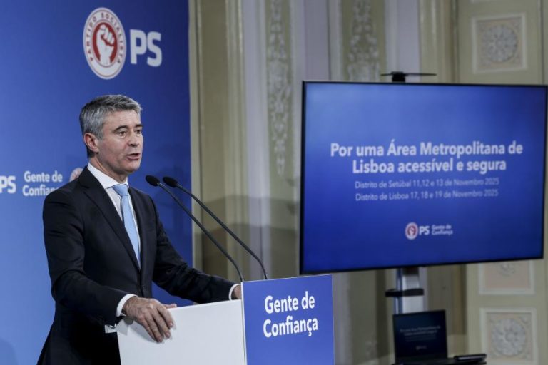 OE2026: Carneiro diz que abstenção serve o país e que PS foi comedido nas propostas