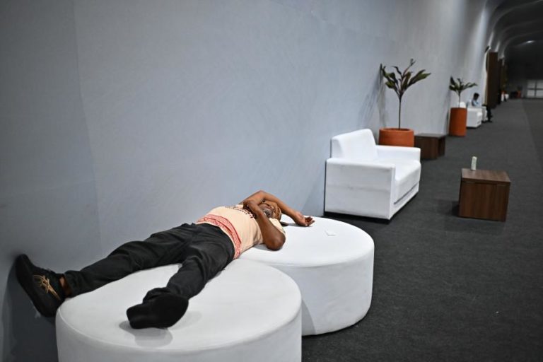 COP30: UE deixa cair roteiro mas exige menção aos combustíveis fósseis, opositores rejeitam