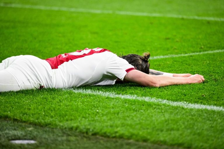 Ajax volta a perder antes de receber Benfica na ‘Champions’