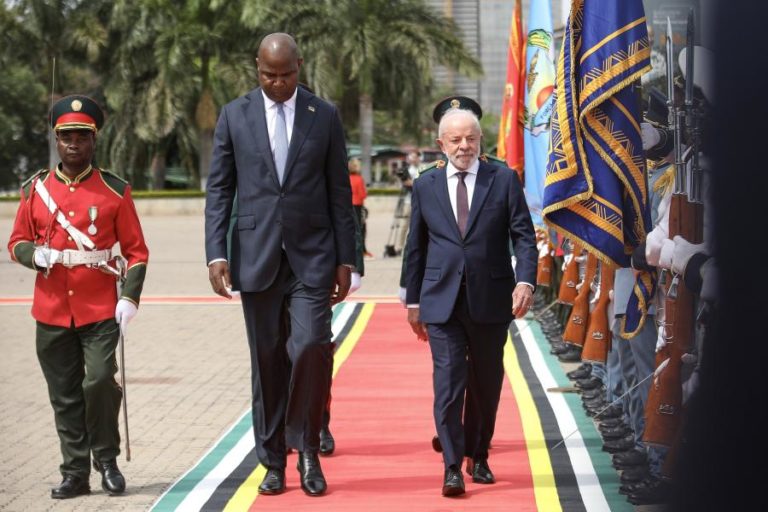 Lula da Silva promete em Maputo estreitar parceria com Moçambique