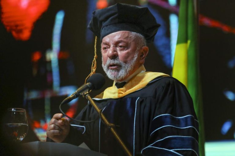 Lula da Silva apela em Maputo para que jovens não desistam