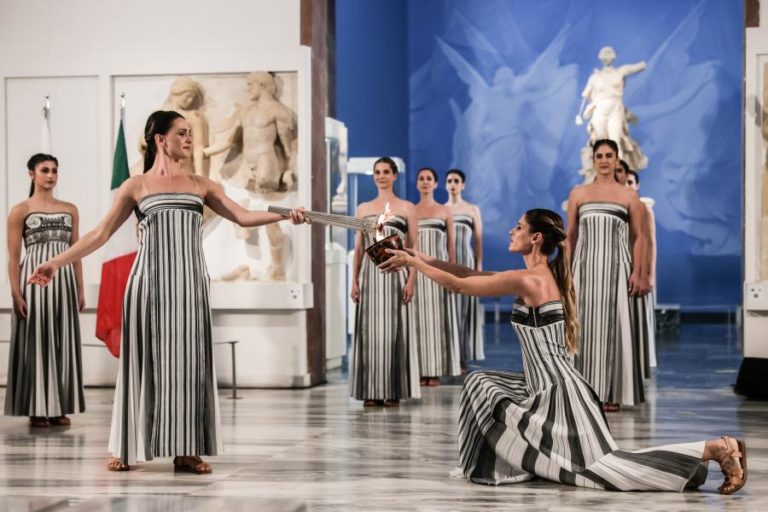 Tocha olímpica para Milão-Cortina 2026 iniciou percurso em Olímpia