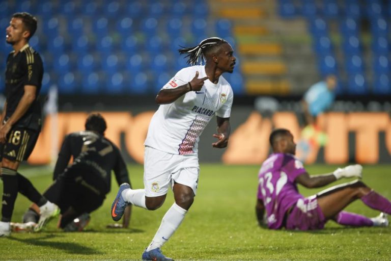 I Liga: Alverca vence no terreno do Casa Pia com golos de Lincoln e Marezi