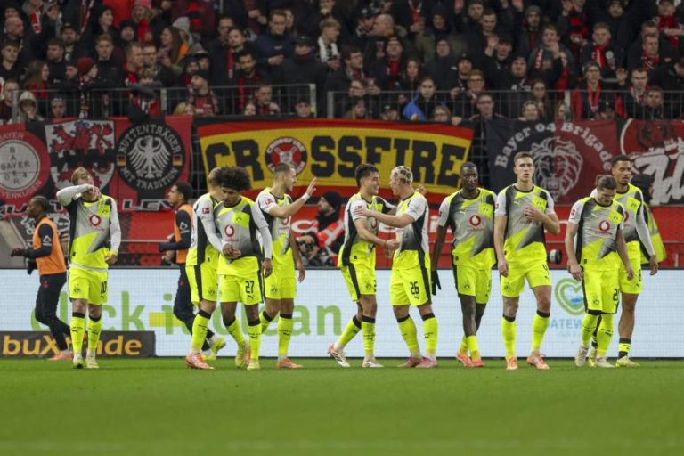 Dortmund vence em Leverkusen e ‘rouba’ terceiro lugar ao Bayer